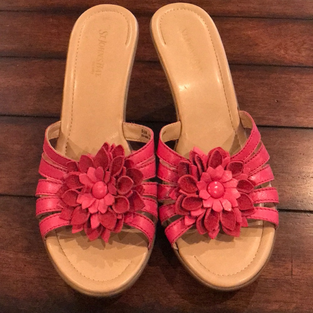 ⭐️FINAL PRICE ⭐️ Pink flower wedge shoes.